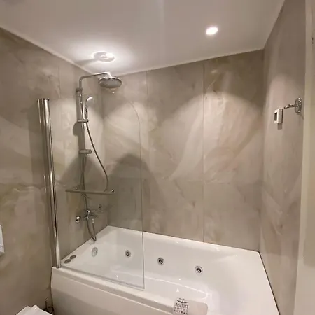 فندق أستير 4*